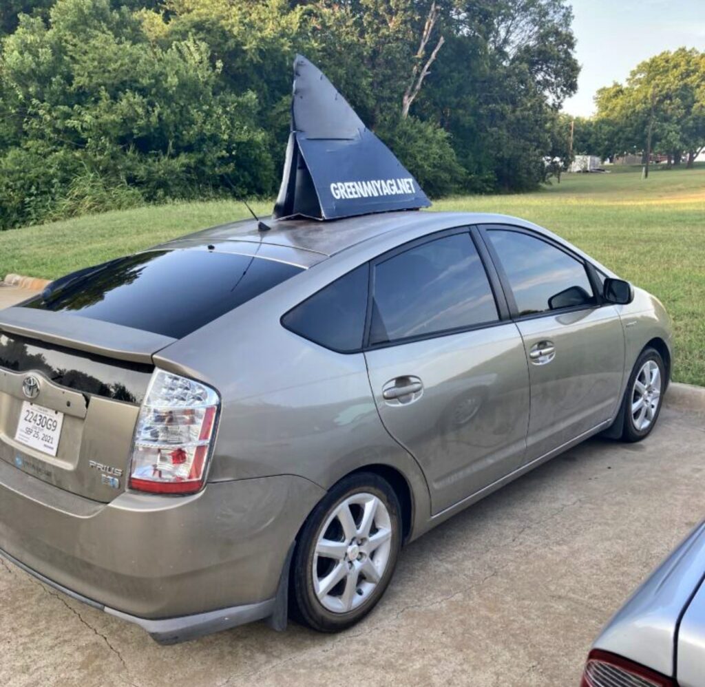 prius with shark fin passenger side